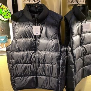 NWT Ultra Light Down Vest Size M in Navy